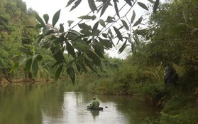 Phát hiện thi thể nam thanh niên trôi dưới sông ở Nghệ An