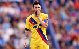 Messi mở tỷ số từ chấm phạt đền, Barcelona vẫn bất ngờ sụp đổ trong 8 phút và đại bại trước đối thủ ít ai ngờ tới