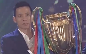 Văn Quyết nói về giải thưởng cầu thủ xuất sắc nhất V.League 2019: "Tôi rất chạnh lòng nhưng cũng chúc mừng Quang Hải"