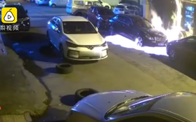 Cụ già Trung Quốc đốt nhầm ba chiếc ôtô trong khi cố gắng tiêu diệt một con gián