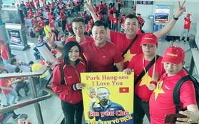 Phương Thanh, Lý Hùng và hàng trăm CĐV nhuộm đỏ sân bay, sang Philippines cổ vũ U22 Việt Nam thi chung kết SEA Games 30