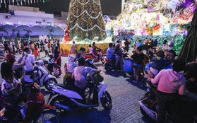 Người Sài Gòn háo hức đổ về xóm đạo có hang đá chuyển động đẹp nhất Gò Vấp để vui chơi Noel