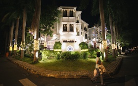 Những biệt thự triệu đô tại phố nhà giàu Sài Gòn trang hoàng Giáng sinh lộng lẫy như "lâu đài", nhiều người choáng ngợp về độ hoành tráng