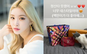 "Chị Santa" đáng yêu nhất Kbiz là Chungha: Mua hẳn túi Louis Vuitton, Saint Laurent để tặng quà cho vũ công phụ họa dịp Noel