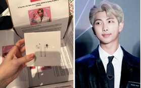 Tặng con gái fan BTS đôi airpods, bà mẹ không quên 'cà khịa' bọc quà bằng bài báo: "Ngôi sao Rap Monster thừa nhận từng làm mất tới 33 đôi!"