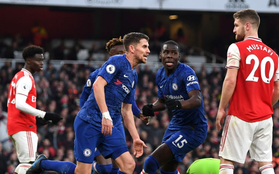 Thủ môn tấu hài cực mạnh, Arsenal ngậm ngùi thua ngược Chelsea trong trận derby thủ đô nước Anh