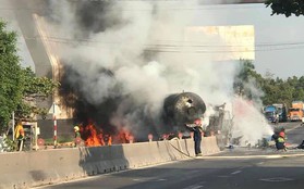 Tây Ninh: Xe chở xăng dầu tông dải phân cách rồi bốc cháy dữ dội, người đi đường bỏ chạy tán loạn
