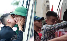 Ảnh: Những giọt nước mắt xúc động trong ngày hội bàn giao nhận quân tại Nghệ An