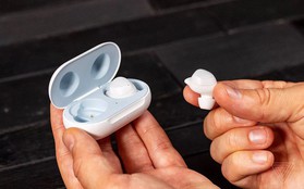 Fan Android khỏi phải GATO với AirPods làm gì, Samsung vừa ra mắt tai nghe không dây Galaxy Buds xịn hơn nhiều