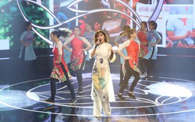 Văn Mai Hương hóa nàng thơ với áo dài trắng tinh khôi trên sân khấu Gala “Cặp lá yêu thương – Tết An Bình”