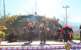 Hàng nghìn du khách dự Chung kết cuộc thi múa khèn tại Fansipan