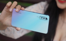 Tín đồ du lịch không còn lo sập nguồn ở “lưng chừng cuộc vui” nhờ chiếc smartphone pin khủng và thiết kế cực chất này