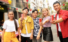 Thấy "bánh - mai - đào - quất" trên bao bì Coca-Cola, biết xuân đã về rộn ràng trước ngõ