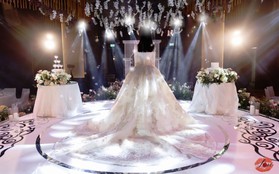 Cận cảnh bộ váy cưới đính pha lê và đá Swarovski lấp lánh cực ấn tượng từ thương hiệu Love wedding