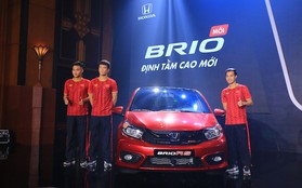 Cầu thủ đội tuyển Việt Nam thích thú, muốn tậu Honda Brio mới ra mắt
