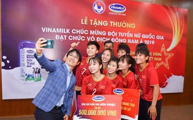 Vinamilk trao thưởng chúc mừng Đội tuyển bóng đá nữ quốc gia vô địch Đông Nam Á 2019