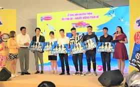 Acecook Việt Nam trao vé tham dự Secret Concert cho những người may mắn trúng thưởng