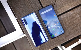 Thử thách độ bền Xiaomi Mi 9 với dao, lửa và dùng tay bẻ cong: Xứng đáng là một siêu phẩm cao cấp