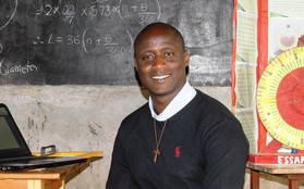 Gặp người thầy vừa đạt giải "Giáo viên toàn cầu" trị giá 1 triệu USD: Từng quyên góp 80% lương để giúp học sinh nghèo