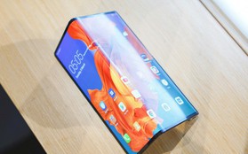 Huawei Mate X đầu tiên về Việt Nam: Soi gương cực nhanh, có chỗ giấu tiền và giá thì có 60 triệu