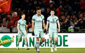 Bước ngoặt tai hại ở cuối hiệp 1 khiến Arsenal thua thảm tại cúp châu Âu