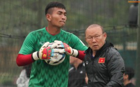 Thủ môn "em út" của U23 Việt Nam mắc lỗi ngớ ngẩn và cái kết có hậu trước áp lực từ HLV Park Hang-seo