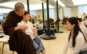 Cuộc sống của Hoàng tử nhỏ và Vương phi Thái Lan bị phế truất giờ ra sao sau 5 năm hai mẹ con bị chia tách khiến nhiều người xót xa?