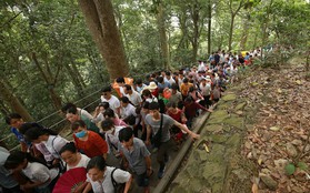 Hàng vạn người đổ về Đền Hùng trước ngày Giỗ tổ Hùng Vương