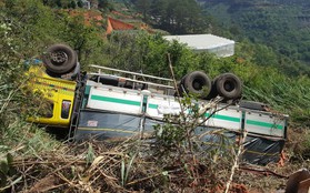 Đà Lạt: Người đi đường "rớt tim" khi chiếc xe tải đang leo đèo Mimosa thì bể nồi hơi, lao thẳng xuống vực