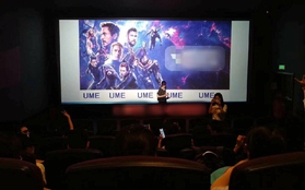 Cô giáo "phá đảo" MXH khi ra tay bao nguyên rạp phim và thuê xe đưa đón cả lớp xem Avengers: End game