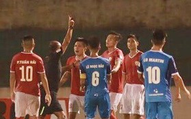 Đánh nguội đối phương, CLB Hà Tĩnh bị 2 thẻ đỏ ở trận đấu với Phố Hiến FC