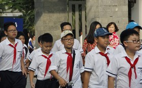 Trường THCS ở Hà Nội gây tranh cãi khi bắt cha mẹ tham gia phỏng vấn cùng con mới được vào lớp 6