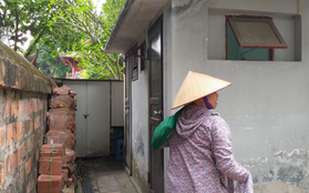 Hà Nội: Ông lão 81 tuổi bị người dân bắt quả tang sàm sỡ cô gái tâm thần trong nhà vệ sinh công cộng