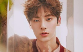 Bị đồng đội bóc phốt "soi gương 50 lần/ ngày", Minhyun (NU'EST) có cách đáp trả không thể... "sến" hơn!