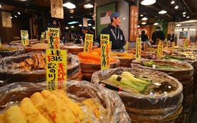 Khám phá ngôi chợ hơn 400 năm tuổi được mệnh danh là "căn bếp" của người dân Kyoto ở Nhật Bản