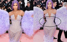 Thêm mỹ nhân có "siêu năng lực" bẻ cong vạn vật: Kylie Jenner bóp méo cả tay áo để cho ra vòng eo con kiến