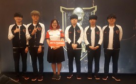 Fan Việt thỏa ước mơ chụp ảnh cùng Faker trong ngày thi đấu thứ 3 vòng bảng MSI