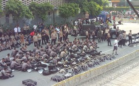 Người biểu tình đổ về thủ đô, Jakarta cảnh báo an ninh cấp độ 1
