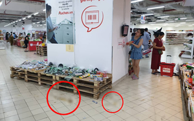 Người chụp bức ảnh trẻ con đại tiện trong siêu thị Auchan: "Mẹ của bé sau khi mua hàng đã bế con ra và mặc kệ những gì bé vừa để lại"