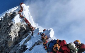 Hai nhà leo núi chết thảm vì "ách tắc giao thông" trên đỉnh Everest