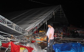 Dông lốc kéo sập hội chợ mua sắm ở Tiền Giang, nhiều người thoát chết trong gang tấc