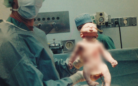 Mỹ: Bác sĩ lấy tinh trùng của chính mình để "chữa" vô sinh cho bệnh nhân nữ, 30 năm sau mới bị con ruột tố cáo