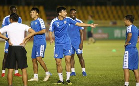 Không phải tập trên "sân ruộng", cầu thủ Hà Nội FC thoải mái trước trận bán kết lượt đi AFC Cup