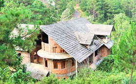 Hàng chục biệt thự nghỉ dưỡng trên đồi thông Đà Lạt bị bỏ hoang nhiều năm, xuống cấp nghiêm trọng