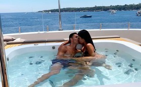 Ronaldo "chơi lớn" boa gần 700 triệu đồng cho nhân viên phục vụ trong chuyến du lịch Hy Lạp cùng bạn gái siêu nóng bỏng