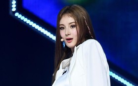 Red Velvet ôm cúp, (G)I-DLE trở lại cực ngầu cũng không hot bằng màn debut của idol Nga với gương mặt đẹp tựa Nancy