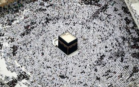 Nghẹt thở bức ảnh người Hồi giáo tụ tập đông kín ở Mecca tháng Ramadan