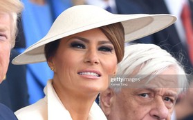 Vừa được khen mặc đẹp, bà Melania Trump lại tụt điểm thời trang vì chiếc “mũ đĩa bay”