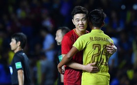 Tuyển Thái đi hết 4 góc sân xin lỗi khán giả nhà, Xuân Trường an ủi đàn em ở Buriram United