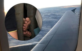 Nữ hành khách đi máy bay thản nhiên gác chân lên ghế trước, dân mạng lắc đầu ngao ngán